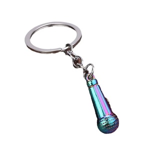 Mini Micrófono Realista de Aleación de Zinc, Llavero Vintage con Mosquetón, Ligero y Moderno, Micrófono de Dibujos Animados para <span class=keywords><strong>Cantantes</strong></span>/Actores - Product Image 3