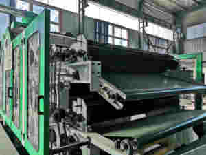 Ligne de poinçonnage automatique d'aiguille de tissu de <span class=keywords><strong>géotextile</strong></span> non tissé Tissu de coton motorisé faisant la machine Capacité 200-350 kg/h - Product Image 3