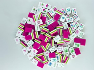 Jeu de tuiles de mahjong américain, 160 pièces, 32 mm, 4 couches, tuiles de luxe en acrylique rose et vert gravées pour la décoration - Product Image 4