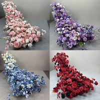 Modèles phares : Composition florale artificielle de roses rouges en soie, chemin de table long rouge pour la décoration d'événements de mariage