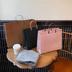 Sac fourre-tout en tissu non tissé haut de gamme pour vêtements féminins - Emballage cadeau épaissi, impression sérigraphique, utilisation en supermarché/épicerie, vente en gros - Product Image 2