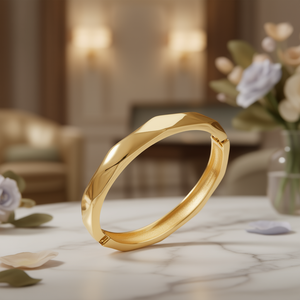 Bracciale Rigido Placcato Oro con Design Geometrico, Gioiello Unisex per Uso Quotidiano - Product Image 2