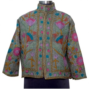 Couverture matelassée réversible en coton Suzani brodée à la main, motif floral, tricotée, respirante, de qualité supérieure, rayures automne-hiver pour femme - Product Image 1