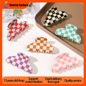 Qiyue Dameshaaraccessoires Pvc Dambord Vierkant Hoofd Haarclips Acryl Klauw Haarclips - Product Image 2