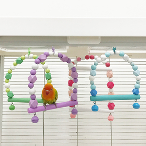 Di alta qualità pappagallo gioco da masticare giocattoli in legno uccello altalena per pappagallo gabbia appesa pappagallo si erge perline colorate campana di formazione giocattolo - Product Image 1