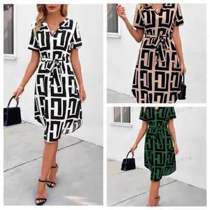 Une robe géométrique tricotée, amincissante, élastique et sans manches pour femme, dégageant un charme haut de gamme et sexy, et une coupe à la hanche - Product Image 1