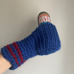F-2208 bleu royal avec des rayures rouges gants de bière personnalisés adulte drôle pour papa tricoté <span class=keywords><strong>mitaine</strong></span> de bière porte-bière chaud mitaines en tricot - Product Image 2