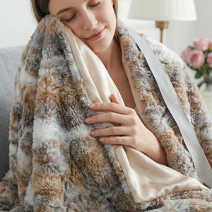 Manta de invierno de piel sintética de zorro al por mayor, de alta gama, teñida en punta, peluda y esponjosa, de poliéster y modacrílico para prendas de vestir de Europa Occidental - Product Image 3