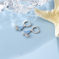 Boucles d'oreilles pendantes sirène enchantée en opale – Opale de feu bleue et design avec accents de zircone cubique |   Bijoux Océaniques Fantaisistes Cadeaux en Gros