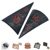 Étiquettes de logo en métal gravé en aluminium durables et écologiques personnalisées pour l'image de marque des emballages de luxe |   Plaque de marquage en métal gaufré