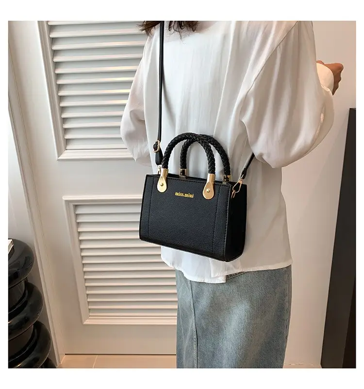 Kadınlar için 2024 toptan lüks ürünler düz renk çanta moda PU deri el çantası Flap koltukaltı omuz çantaları