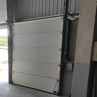 Porte sectionnelle automatique isolée en acier de style Rite pour usage industriel, entrepôt et atelier