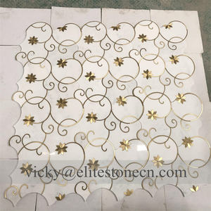 Оптовая продажа: Новые современные дизайнерские высококачественные декоративные мозаичные плитки для кухни и ванной комнаты из белого мрамора с латунным покрытием, шестигранной формы, с матовой отделкой. - Product Image 3