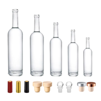 Hoogwaardige luxe transparante premium glazen flessen worden gebruikt voor het bewaren van wijn, druivenwijn, whisky en sterke dranken.
