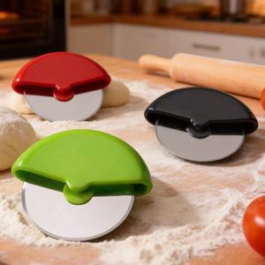 Cortador de <span class=keywords><strong>Pizza</strong></span> Circular de Acero Inoxidable, Portátil, Multifuncional, con Mango de Plástico, para Moldear, Hornear y Rebanar Masa - Product Image 5