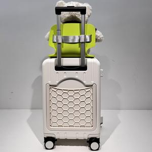 Maleta <span class=keywords><strong>Infantil</strong></span> con Ruedas Giratorias <span class=keywords><strong>de</strong></span> 20 Pulgadas, Marco <span class=keywords><strong>de</strong></span> Aluminio, Asiento para Niños, Candado TSA, Ruedas Silenciosas 360°, Material <span class=keywords><strong>de</strong></span> PC, <span class=keywords><strong>Equipaje</strong></span> <span class=keywords><strong>de</strong></span> <span class=keywords><strong>Mano</strong></span> - Product Image 2