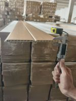 Paneles de Pared Modernos con Diseño Acanalado, Material WPC para Techo con Patrón Geométrico, Función Impermeable, Antiestática y Resistente a la Humedad