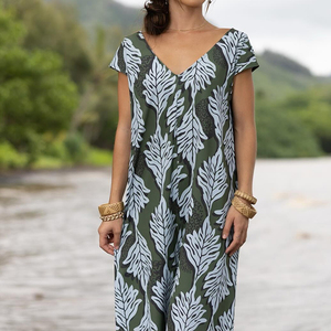 Combinaison Hawaïenne Décontractée Personnalisée OEM à Imprimé Plage, Col Revers, Coupe Ample, Bretelles, en Rayonne de Haute Qualité - Product Image 4