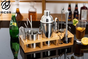 Ensemble de fabrication de <span class=keywords><strong>cocktails</strong></span> professionnels directs de 9 pièces <span class=keywords><strong>Kit</strong></span> de barman haut de gamme avec outils de barre Martini Shaker en métal durables - Product Image 3
