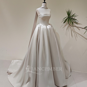 Vestido de Novia Moderno y Minimalista LY160, Estilo Princesa, Cuello Barco, Satinado, con Apliques de Flores de Cristal y Encaje, y Pañuelo - Product Image 2