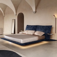 Lit double de luxe minimaliste italien en tissu chenille Motu haut de gamme, design flottant, pour chambre principale, lit de mariage, en pin