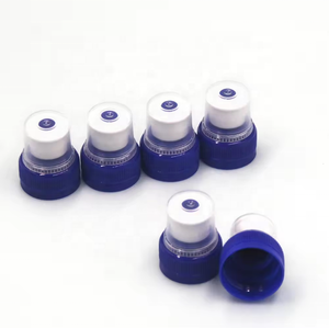 Haute qualité 28mm 30mm 38mm bouchons de bouteilles en plastique personnalisés bouteille d'eau de sport bouchons <span class=keywords><strong>push</strong></span>-<span class=keywords><strong>pull</strong></span> 1810/1881 avec anneau antivol - Product Image 1