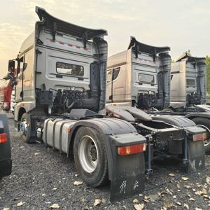 Camión Tractor de Servicio Pesado FAW JH6 4X2 Usado, con Más de 450 HP, para Transporte Minero en África - Product Image 3