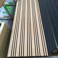 Panneau mural acoustique en MDF auto-adhésif en placage de bois de chêne 3D européen moderne, coefficient de réduction du bruit 1.0 pour l'intérieur des hôtels