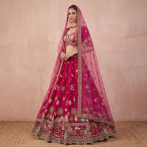 Ensemble de Lehenga indien rose brodé en soie et polyester à séchage rapide avec dupatta en résille, tenue de mariée deux pièces, robe de festival - Product Image 1