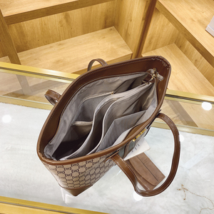 Túi tote đa chức năng công suất lớn của phụ nữ mới được làm bằng chất liệu PU và có thiết kế hoa văn. 573 - Product Image 2