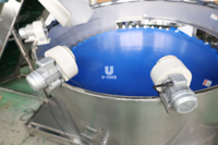 Machine d'alimentation et de désordonnancement de bouteilles en plastique vides avec dispositif de changement de direction des bouteilles entièrement automatique