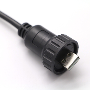 Cable USB-A a Micro en Ángulo Resistente al Agua - Ideal para Aplicaciones Marítimas, Automotrices y Electrónicas de Exterior - Product Image 3