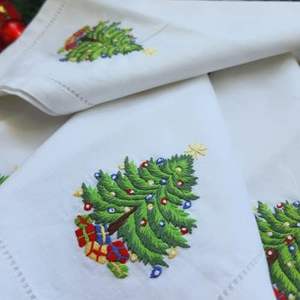 Serviette brodée d'arbre de Noël faite à la main pur coton carré salle à manger lin lavable en machine serviette en tissu <span class=keywords><strong>grand</strong></span> cadeau - Product Image 6