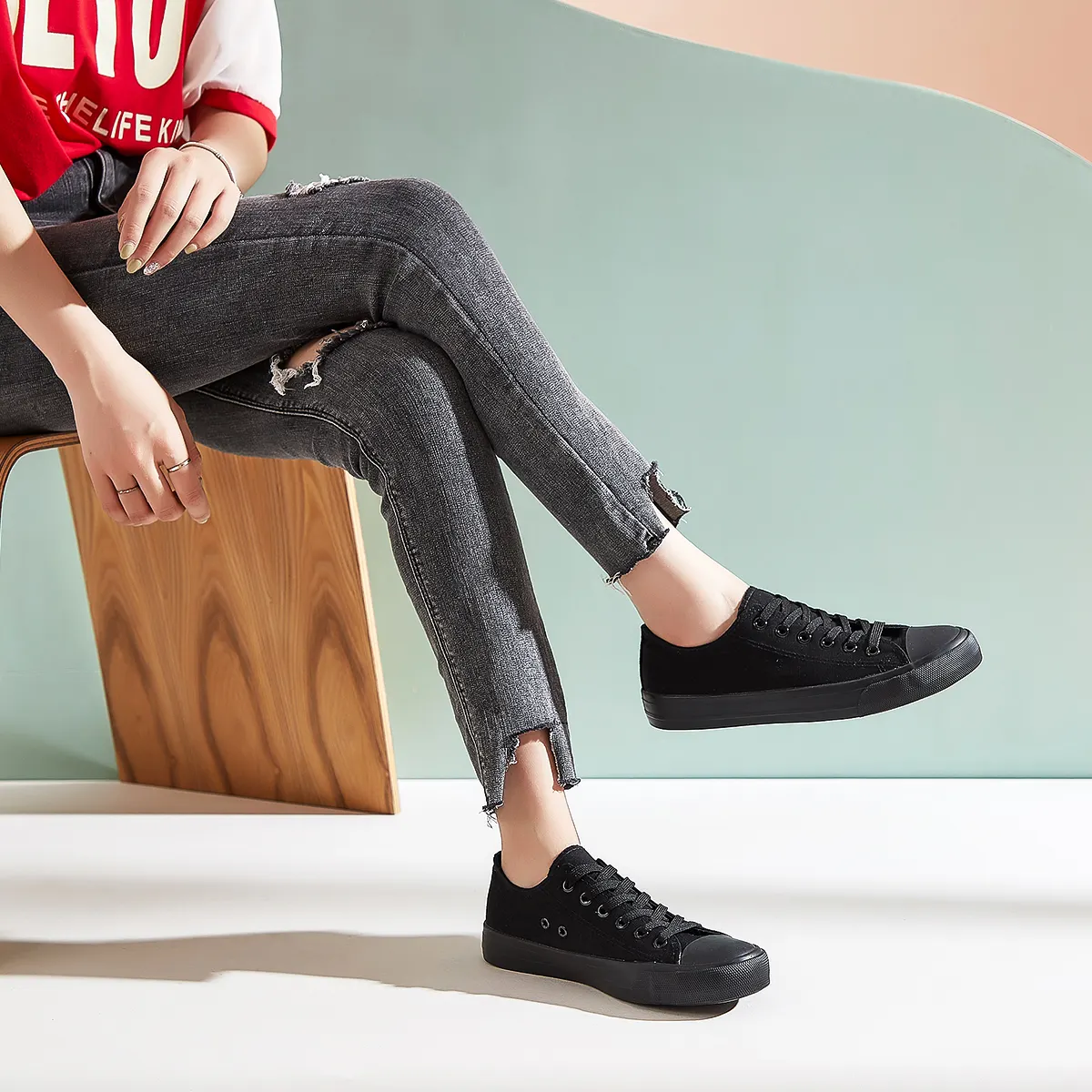 Venta al por mayor Casual Low Top Zapatillas de lona para hombre Mujeres Tenis Clásico Cordones Zapatos de lona de moda para Unisex