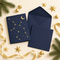 Enveloppe personnalisée de Noël 5x7 pouces en carton recyclé 300 g/m² avec estampage à chaud et motif arbre de Noël en lin noir, gaufrée et assortie