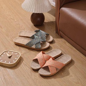Pantoufles plates d'été pour femmes avec conception de bandes croisées Semelle extérieure en tissu <span class=keywords><strong>EVA</strong></span> Plate-forme antidérapante flexible Nouvelle version - Product Image 4