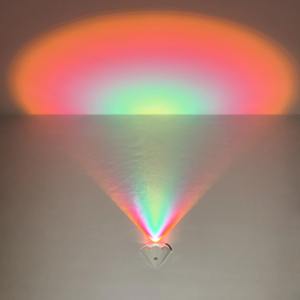 Lámpara de pared inteligente, luz con sensor de movimiento, forma de piedra preciosa, luces de colores, luz nocturna recargable por USB, brillo ajustable. - Product Image 4