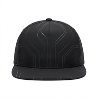 Gorra Urbana Techwear Snapback Negra Mate con Líneas Geométricas Reflectantes, Estilo Minimalista Futurista, Ajustable