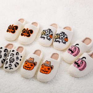 Moda personalizzata OEM zucca Fuzzy croce su pile pelliccia sintetica <span class=keywords><strong>casa</strong></span> inverno Indoor pantofole produttore per donne/coppia/uomo - Product Image 1