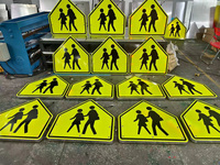 Panneau de signalisation de limitation de vitesse triangulaire à LED en aluminium alimenté par énergie solaire avec film réfléchissant haute intensité pour la sécurité routière