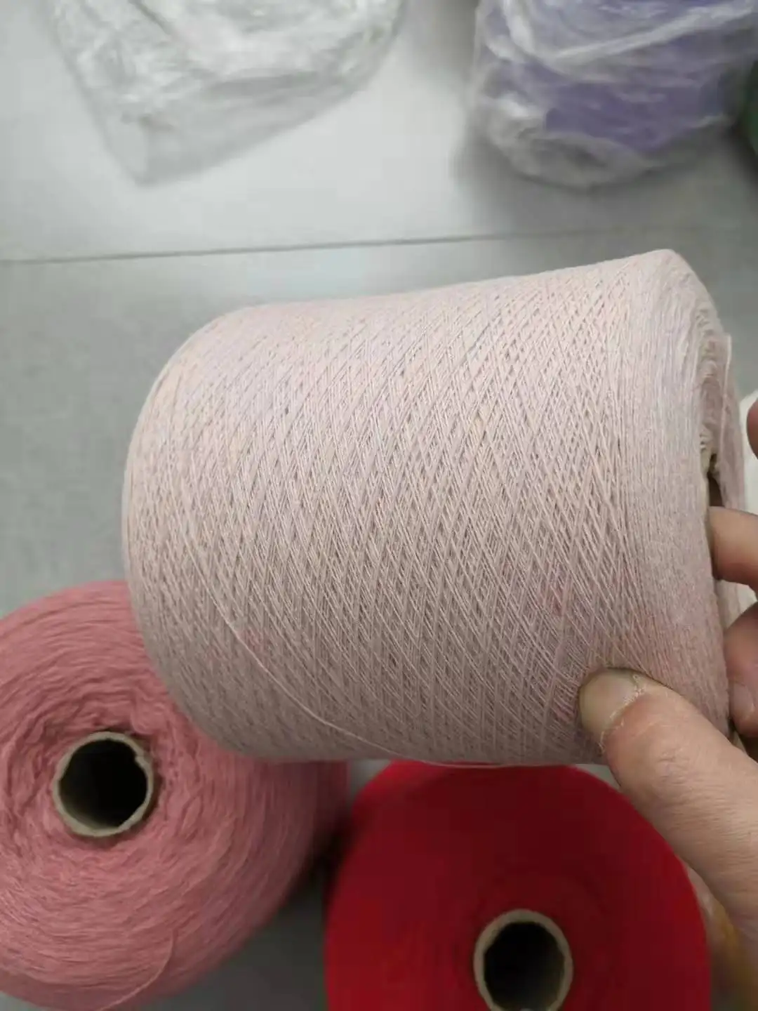 Offre Spéciale! Fil 100% laine coloré de haute qualité pour tricoter à prix d'usine