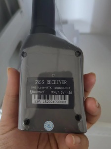 เลเซอร์ RTK ความแม่นยำสูง R8 GNSS สำหรับงานสำรวจ ทำแผนที่ และกำหนดตำแหน่งจุด - Product Image 3