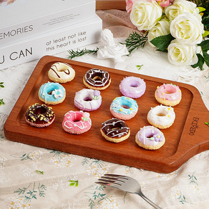Porte-clés mini-donuts multicolores en PVC exclusifs, idéaux pour l'affichage, les cadeaux, les accessoires de photographie et comme pièce décorative unique. - Product Image 3