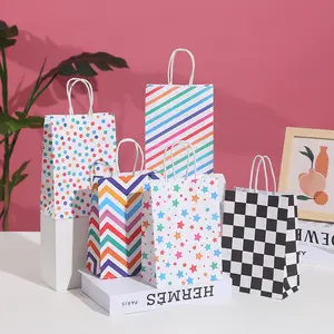 Hoge Kwaliteit Regenboog Kleur Papieren Zakken Kraftpapier Streep Papieren Zakken Voor Huwelijksfeest Cadeau Decoratie