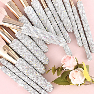 Fantasy - Juego de 15 Brochas de <span class=keywords><strong>Maquillaje</strong></span> Profesionales con Diamantes de Imitación Rosas, Mango de Diamantes de Imitación, Pelo Sintético Vegano, No Testeado en Animales, Brillante - Product Image 4