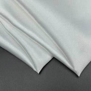 स्टॉक ग्लॉसी 50 डी * 75d पॉलिएस्टर सैटिन कपड़े 78gm <span class=keywords><strong>Satin</strong></span> कपड़े 78gm <span class=keywords><strong>Satin</strong></span> कपड़े में गर्म बिक्री - Product Image 4