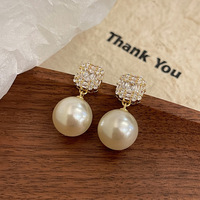 Anting-anting mutiara kristal zirkon wanita, baru 2023 anting-anting temperamen ledakan desain niche anting-anting Perancis rasa kelas tinggi