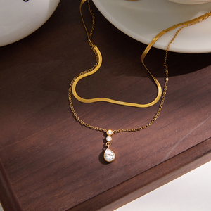 Collana JD Moderna a Doppio Strato con Catena a Maglie e a Lama Placcata in Oro 18K con Pendente a Goccia in Zirconia - Product Image 5