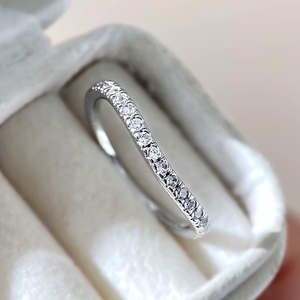 Anillo de Boda Curvo con Zirconia, Anillo Apilable Chapado en Oro de 18K, Anillo de Eternidad con Engaste Pavé, Estilo Clásico para Mujer - Product Image 3
