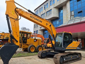 Excavadora de cadenas Hyundai 220LC-9S usada, 22 toneladas, excavadora de segunda mano, original de Corea, en buen estado con pocas horas de trabajo. - Product Image 3